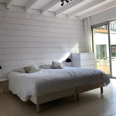 Dtlr Bed and Breakfast Λα Ροσέλ